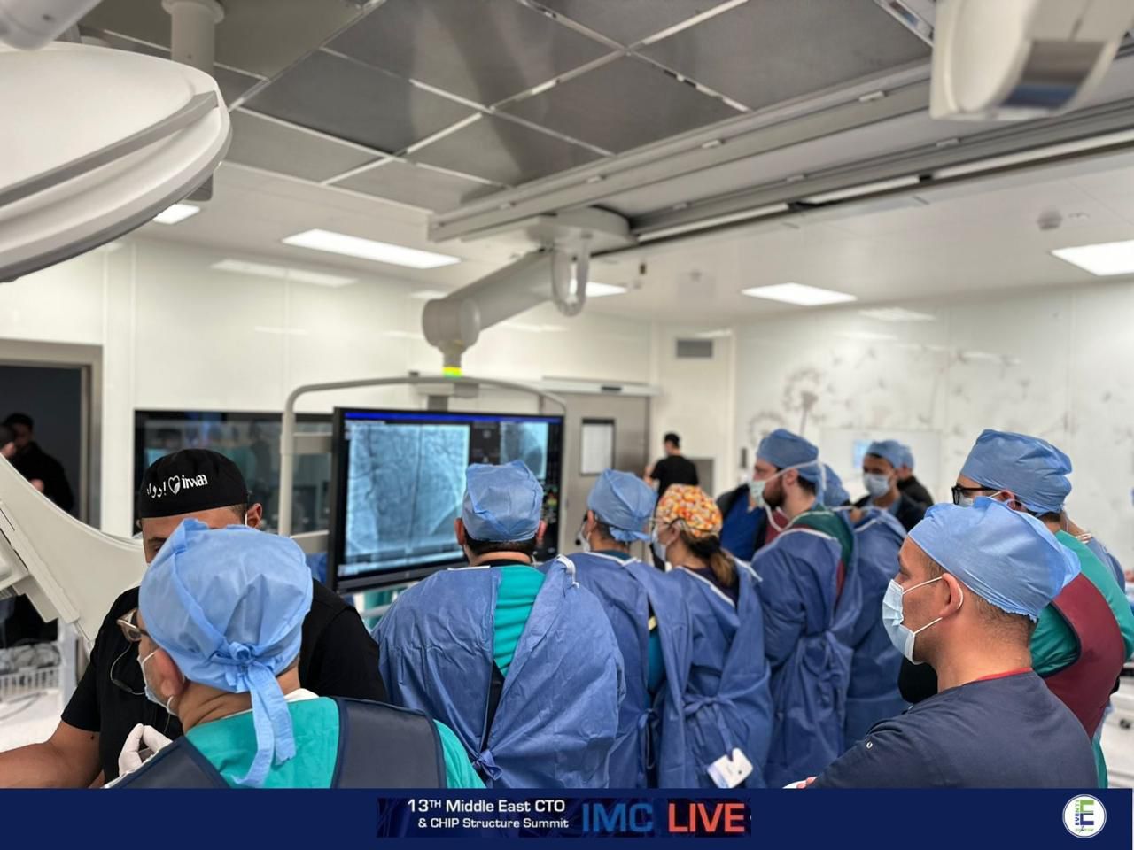 فريق طبي بمستشفى العاصمة الجديدة يشارك ببث حي لقسطرة قلبية عالية التعقيد (2)