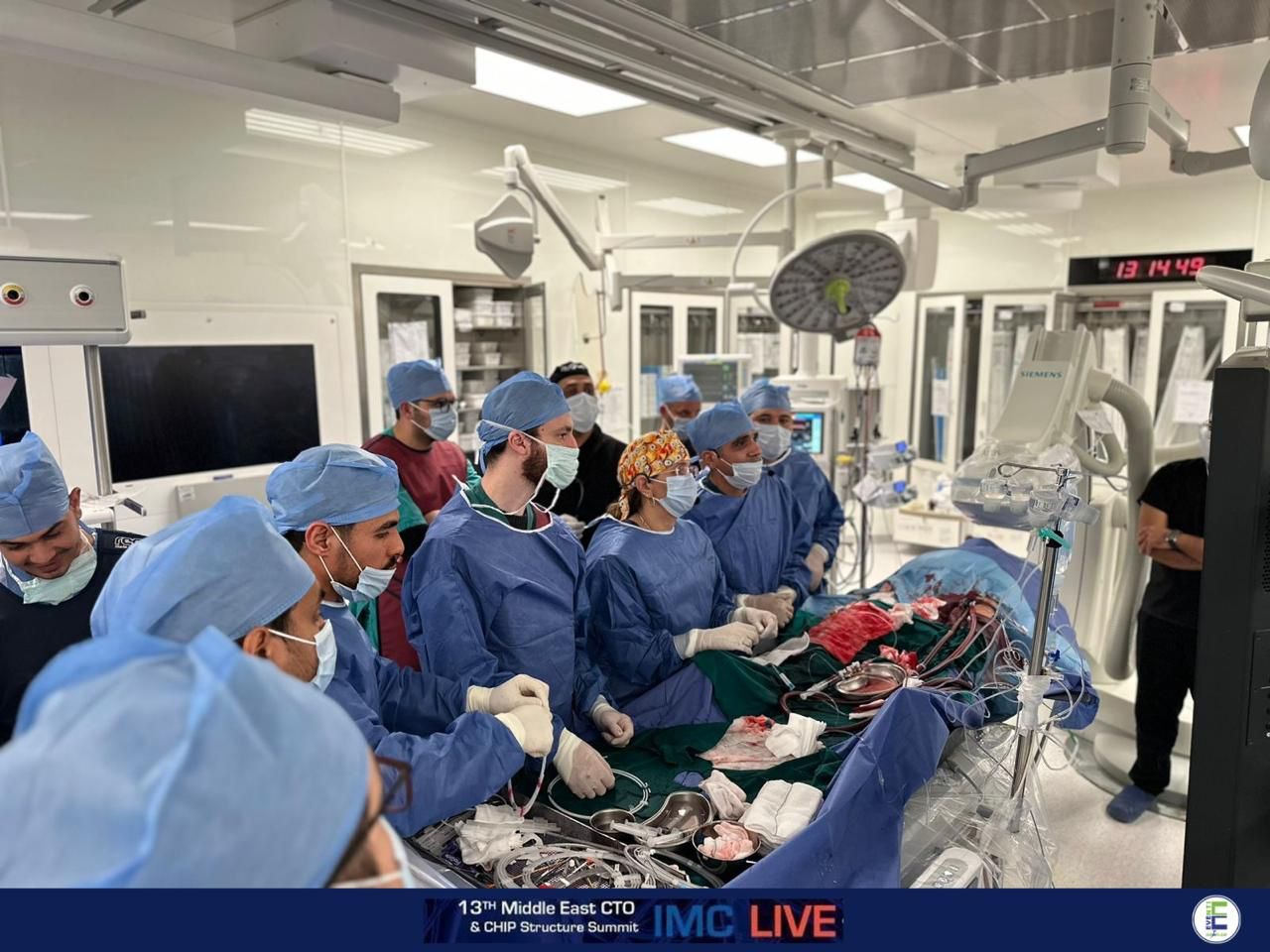 فريق طبي بمستشفى العاصمة الجديدة يشارك ببث حي لقسطرة قلبية عالية التعقيد (3)
