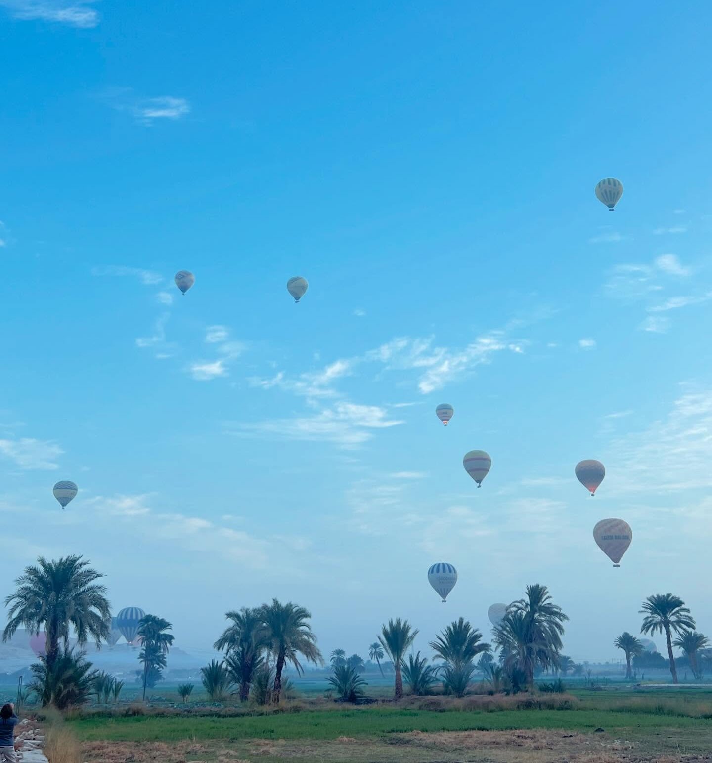 جانب من تحليق رحلات البالون الطائر غرب الاقصر
