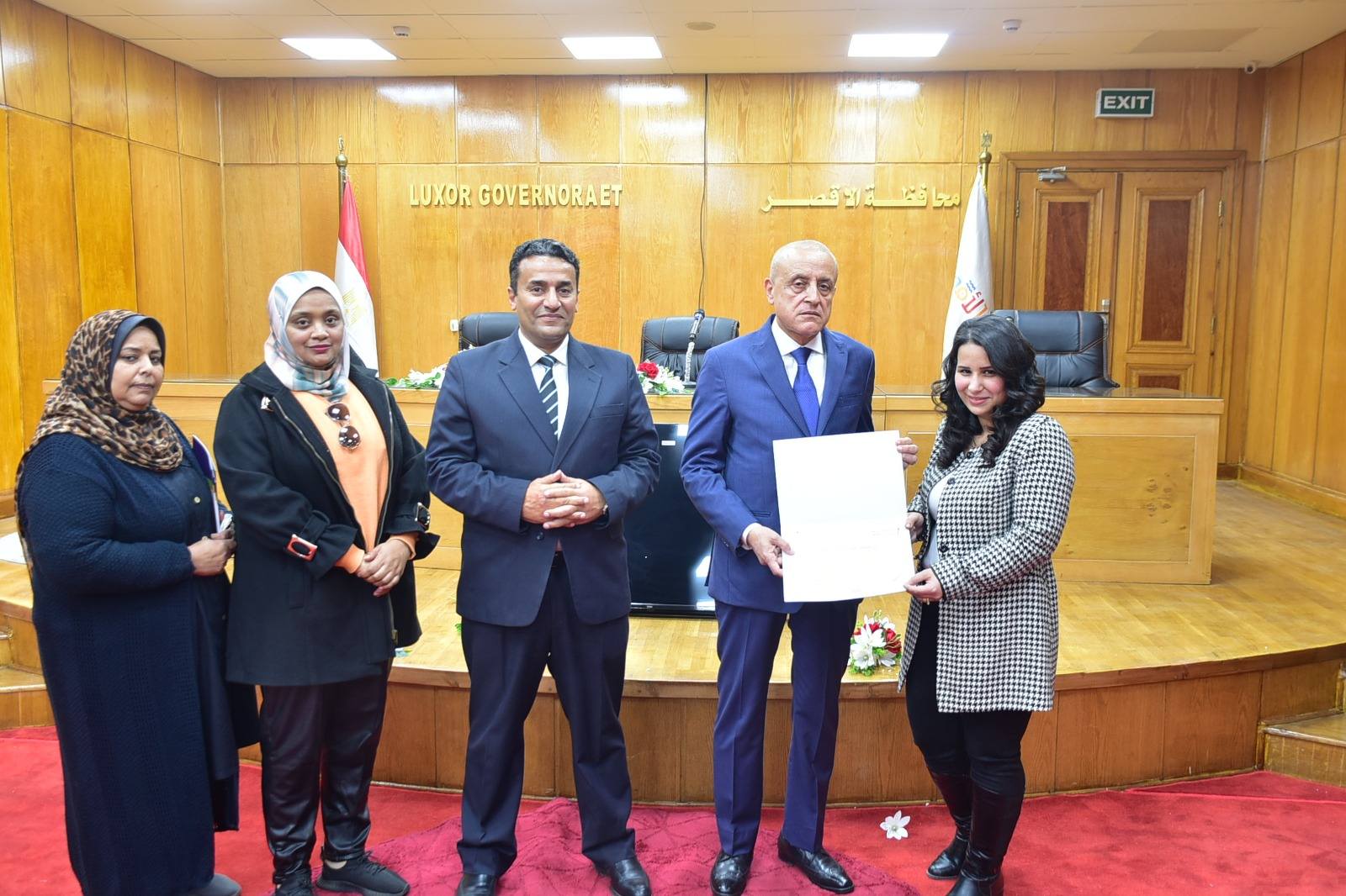 شهادات برنامج الإدارة الرقمية المستدامة للمشروعات لـ35 موظفاً بالأقصر