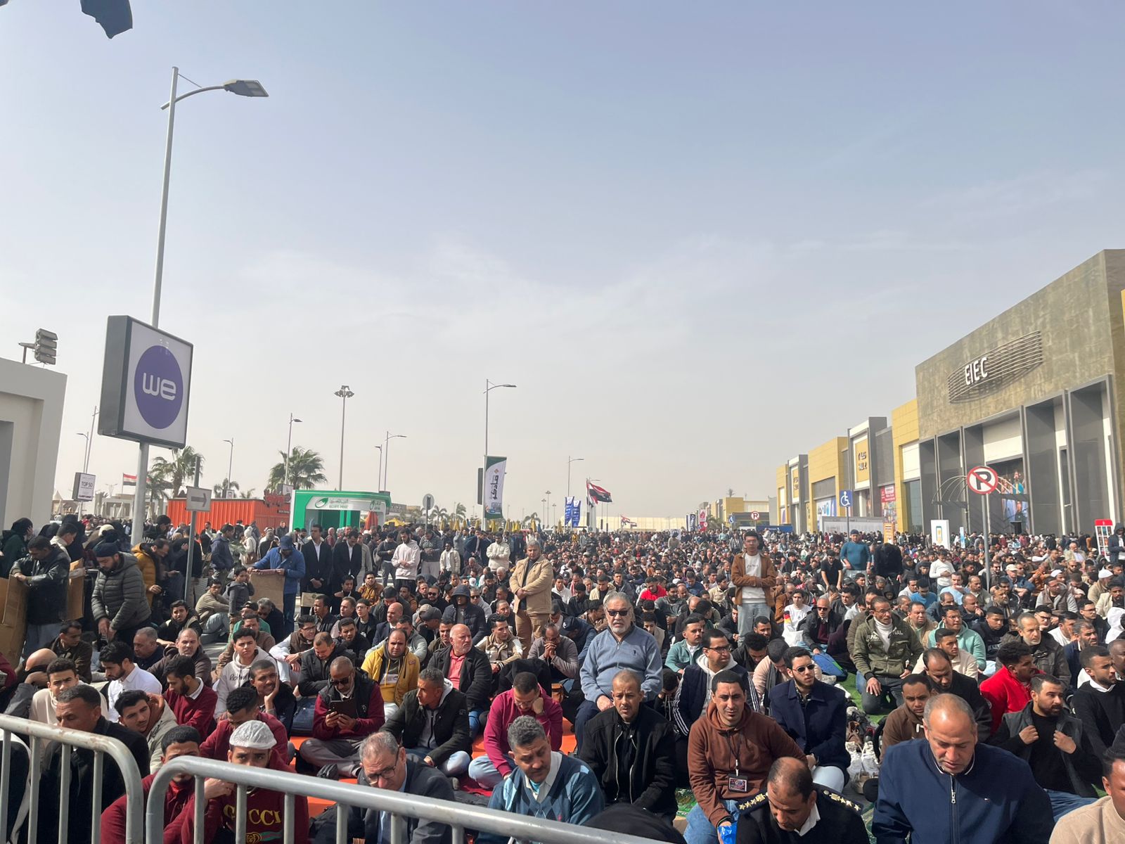 صلاة الجمعة من معرض الكتاب