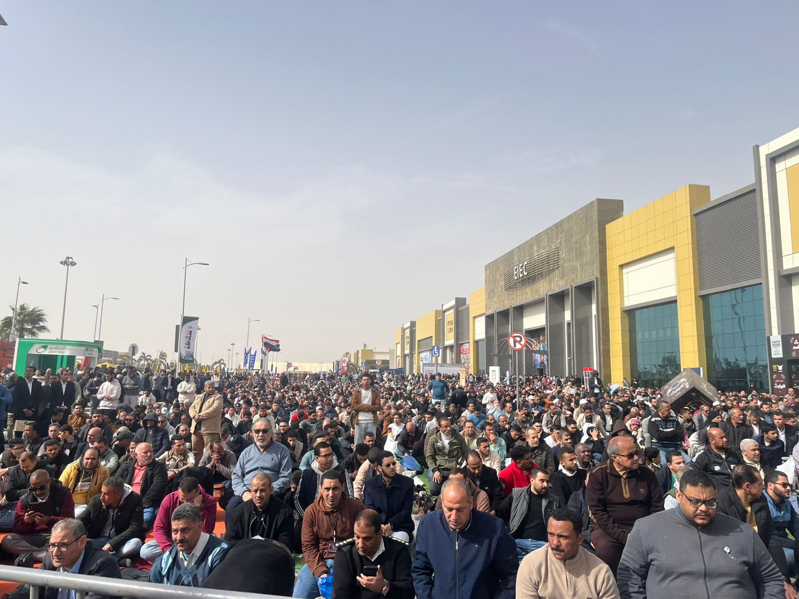 الاستعدادات لإقامة صلاة الجمعة