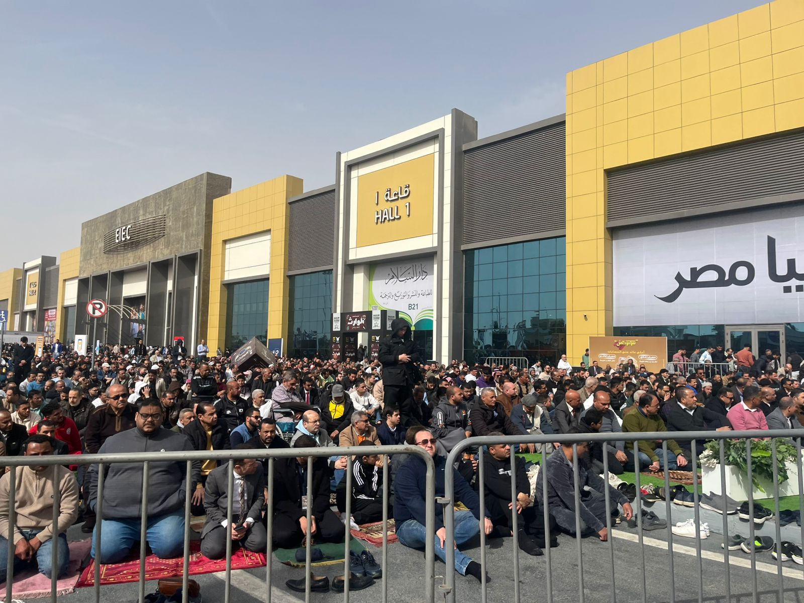 زوار معرض القاهرة الدولي للكتاب