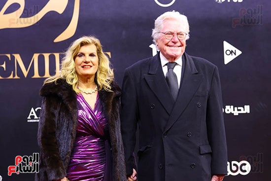 الفنان حسين فهمى وحرمه