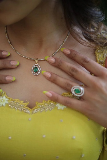 طقم من الماس