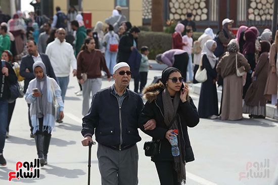 الأجواء الأسرية تسيطر على معرض الكتاب