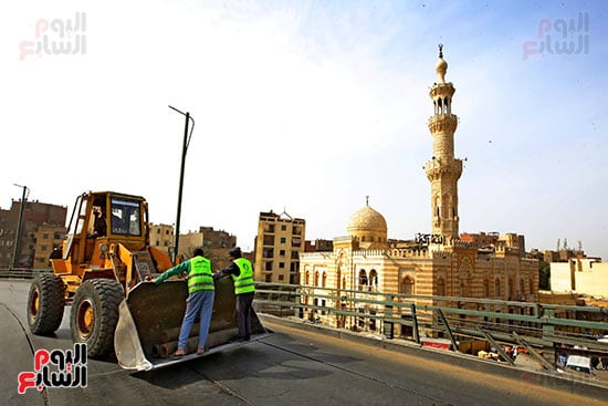 العمل جار على إزالة كوبري السيدة عائشة العمل جار على إزالة كوبري السيدة عائشة
