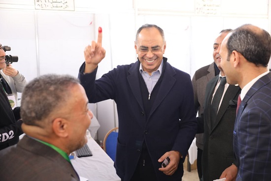 الدكتور هانى سرى يدلى بصوته في إنتخابات رئاسة حزب الوفد (2)