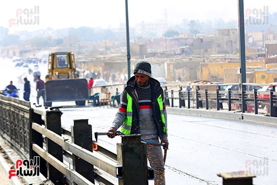 العمال في قلب العمل بكوبرى التطوير العمال في قلب العمل بكوبرى التطوير