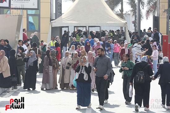 توافد الجمهور على معرض الكتاب