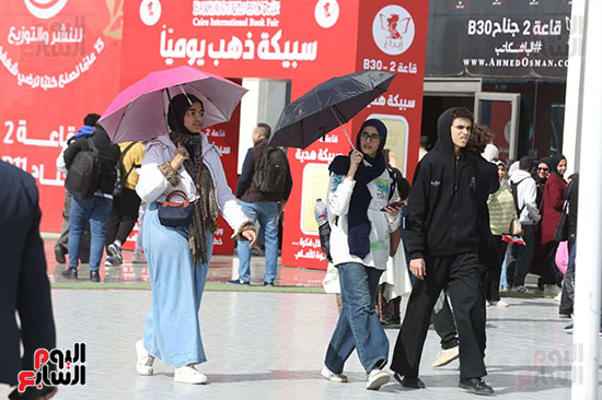 جمهور معرض الكتاب فى يومه العاشر