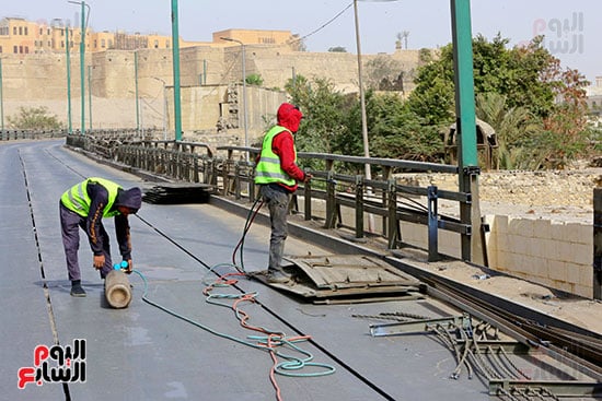 عاون واضح بين العمال في موقع العمل عاون واضح بين العمال في موقع العمل