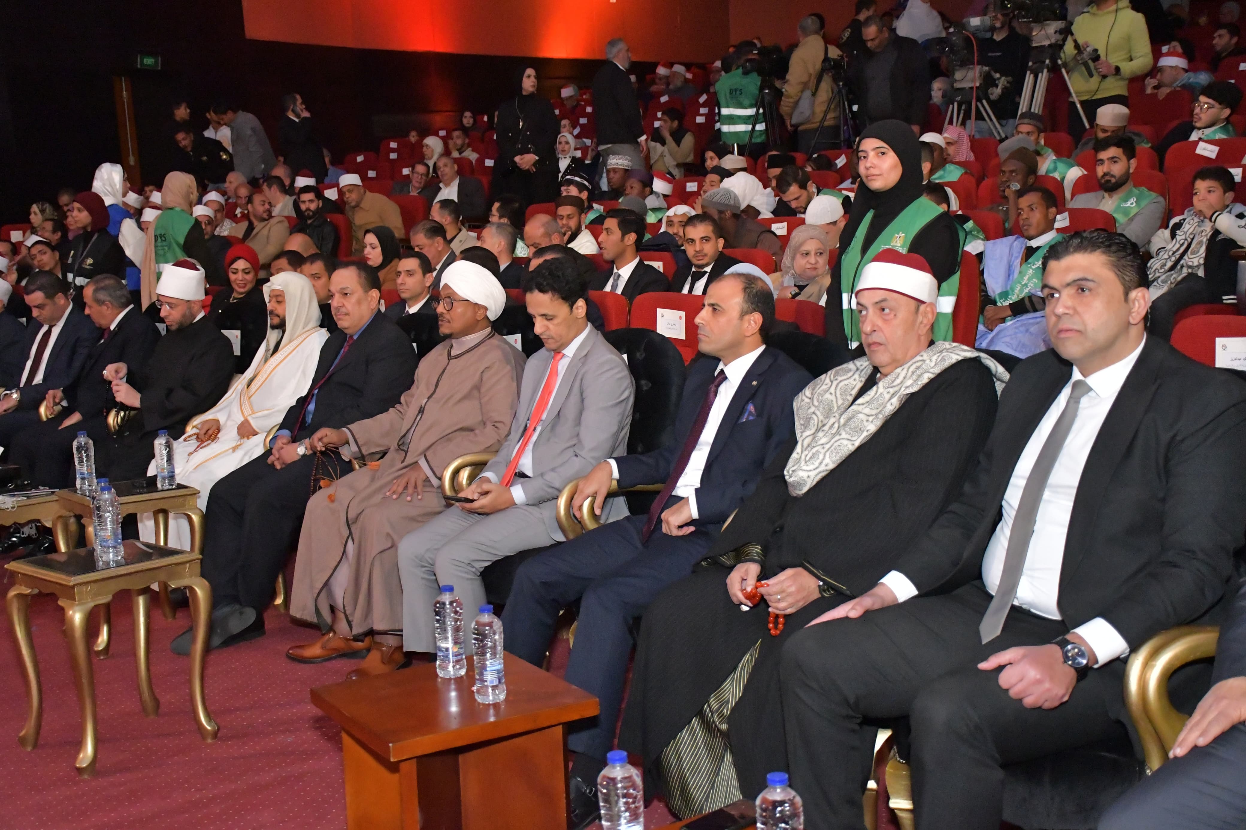 حضور الافتتاح