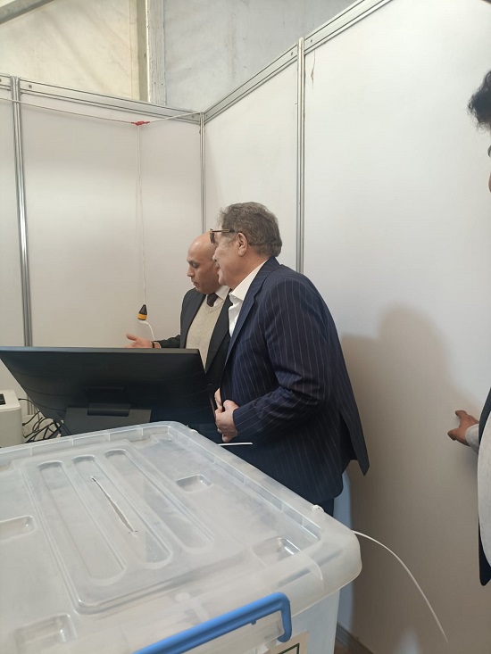 السيد البدوى يدلى بصوته في إنتخابات رئاسة الحزب (3)