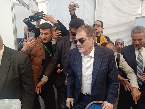 السيد البدوى يدلى بصوته في إنتخابات رئاسة الحزب (2)