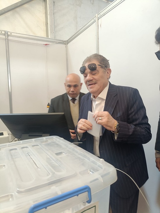 السيد البدوى يدلى بصوته في إنتخابات رئاسة الحزب (6)