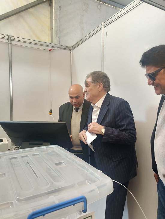 السيد البدوى يدلى بصوته في إنتخابات رئاسة الحزب (5)