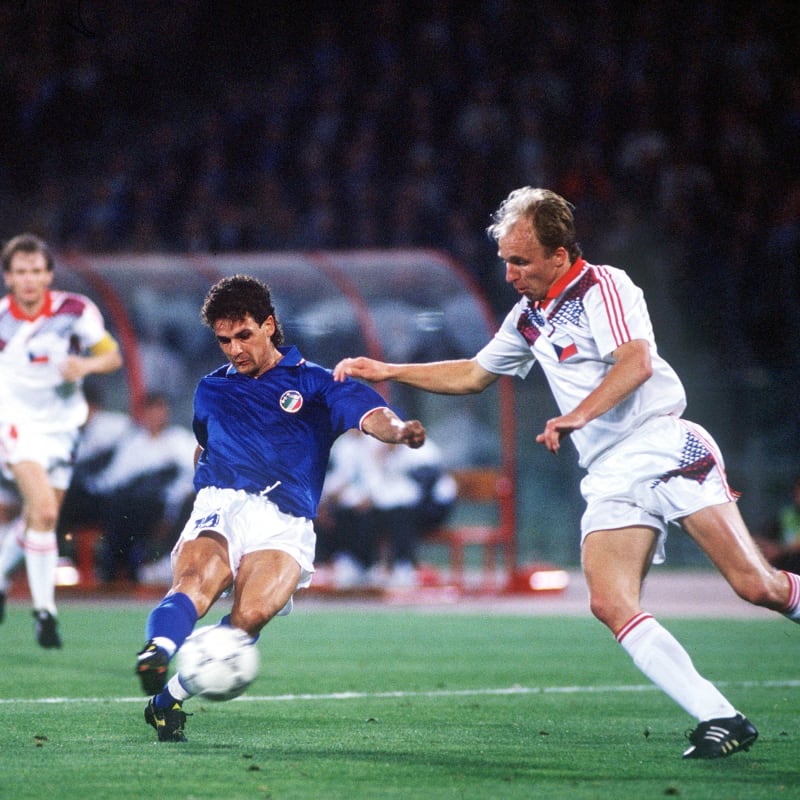 هدف روبرتو باجيو الشهير ضد تشيكوسلوفاكيا في كأس العالم 1990 هدف روبرتو باجيو الشهير ضد تشيكوسلوفاكيا في كأس العالم 1990