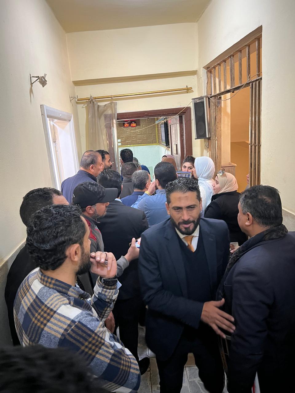 توافد المحامين للادلاء بأصواتهم توافد المحامين للادلاء بأصواتهم