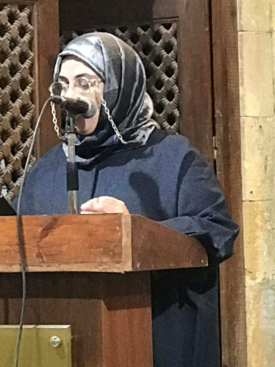 الشاعرة مريم الزرعوني