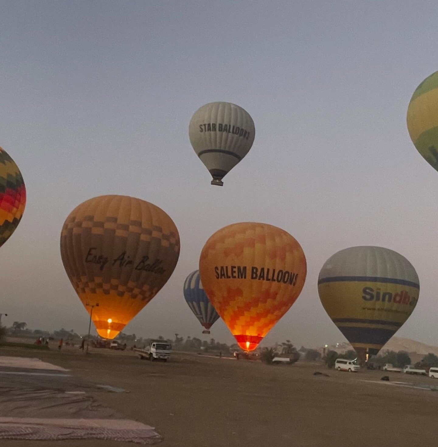جانب من خروج رحلات البالون الطائر بالأقصر جانب من خروج رحلات البالون الطائر بالأقصر