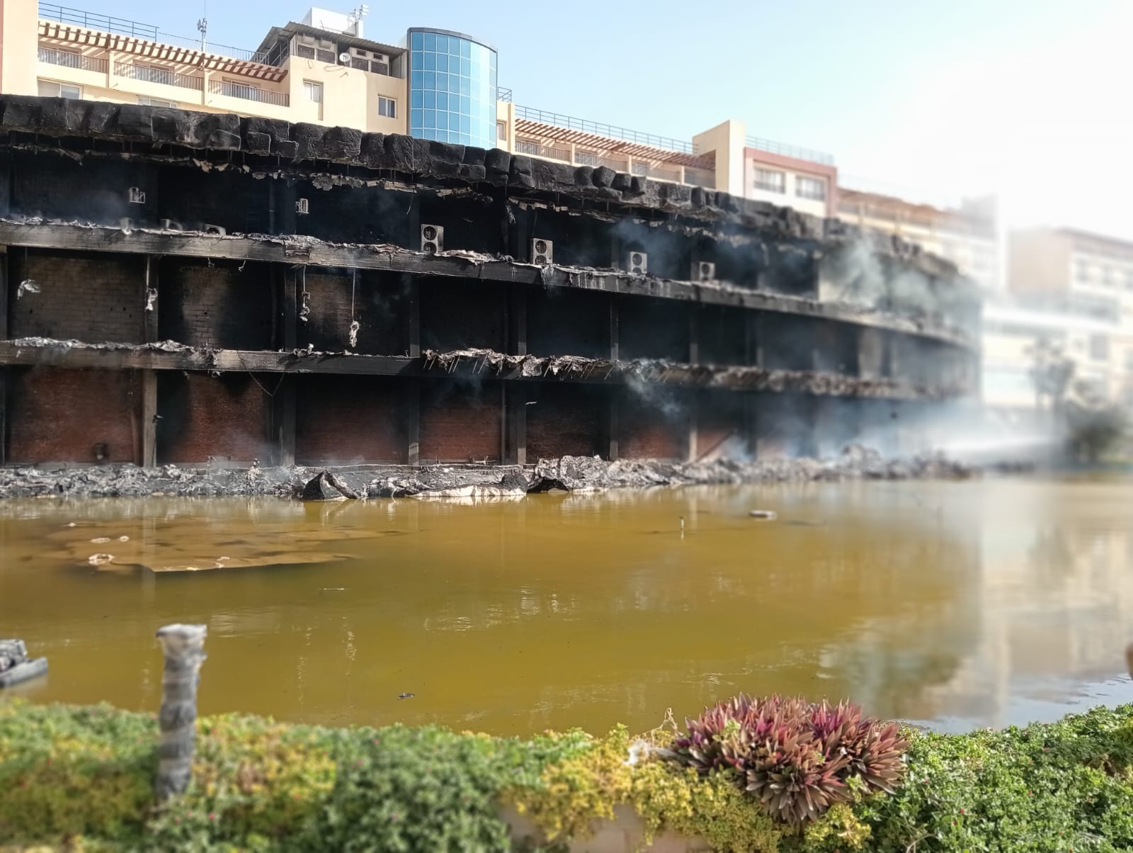 الحماية المدنية واجهزة مدينة العلمين تخمد الحريق الحماية المدنية واجهزة مدينة العلمين تخمد الحريق