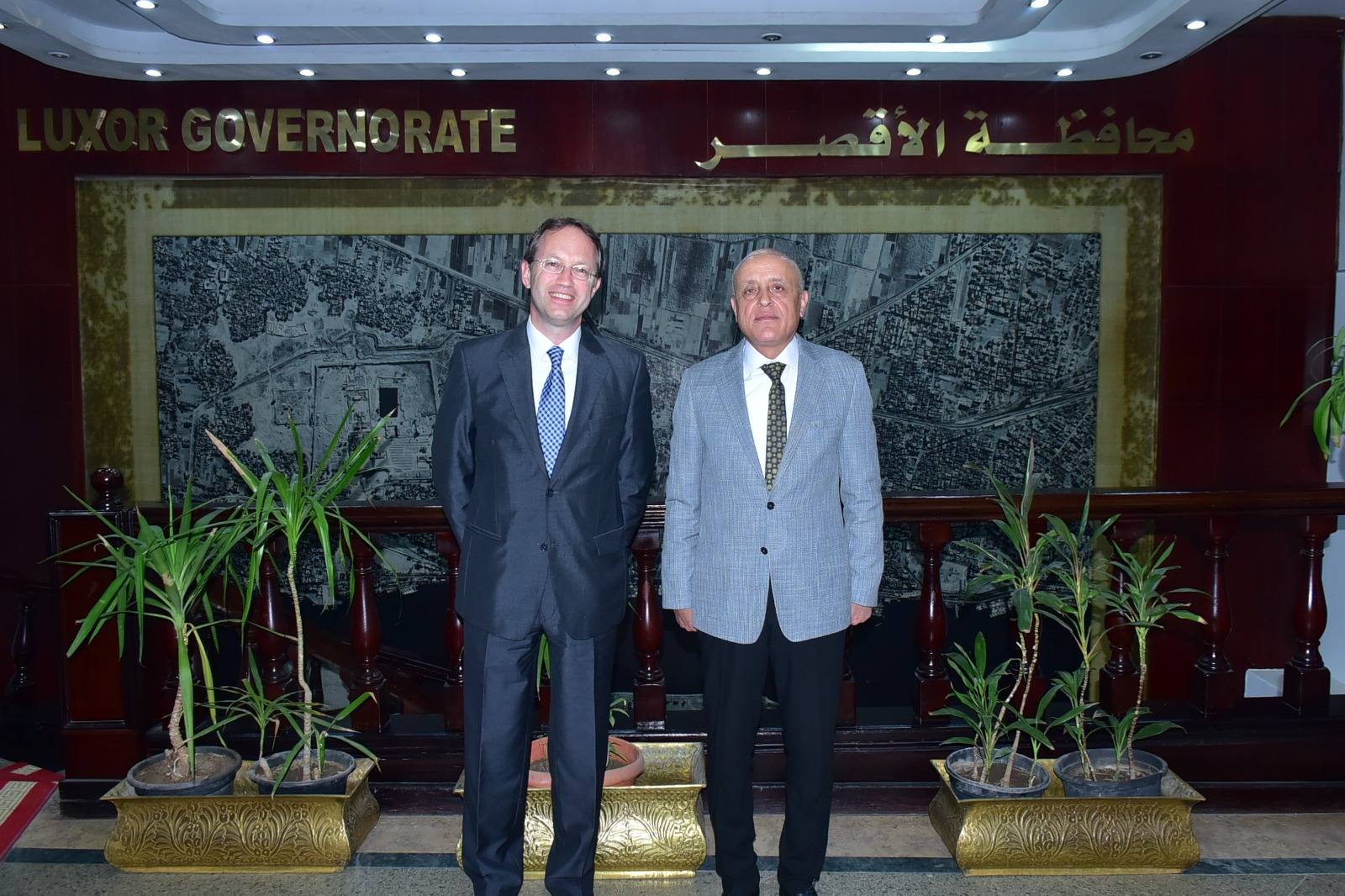 المهندس عبد المطلب عمارة محافظ الأقصر مع سيرخيو كارانثا فورستر سفير إسبانيا