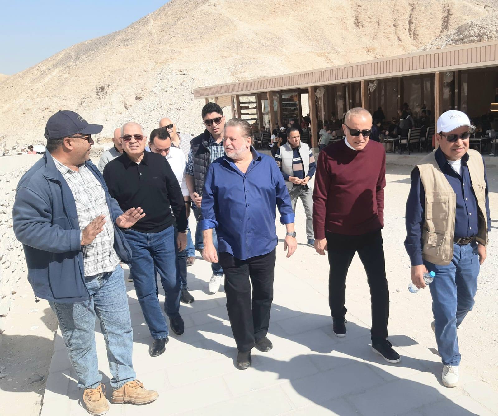 محافظ الأقصر ومحافظ البنك المركزى يزورون مقابر وادى الملوك