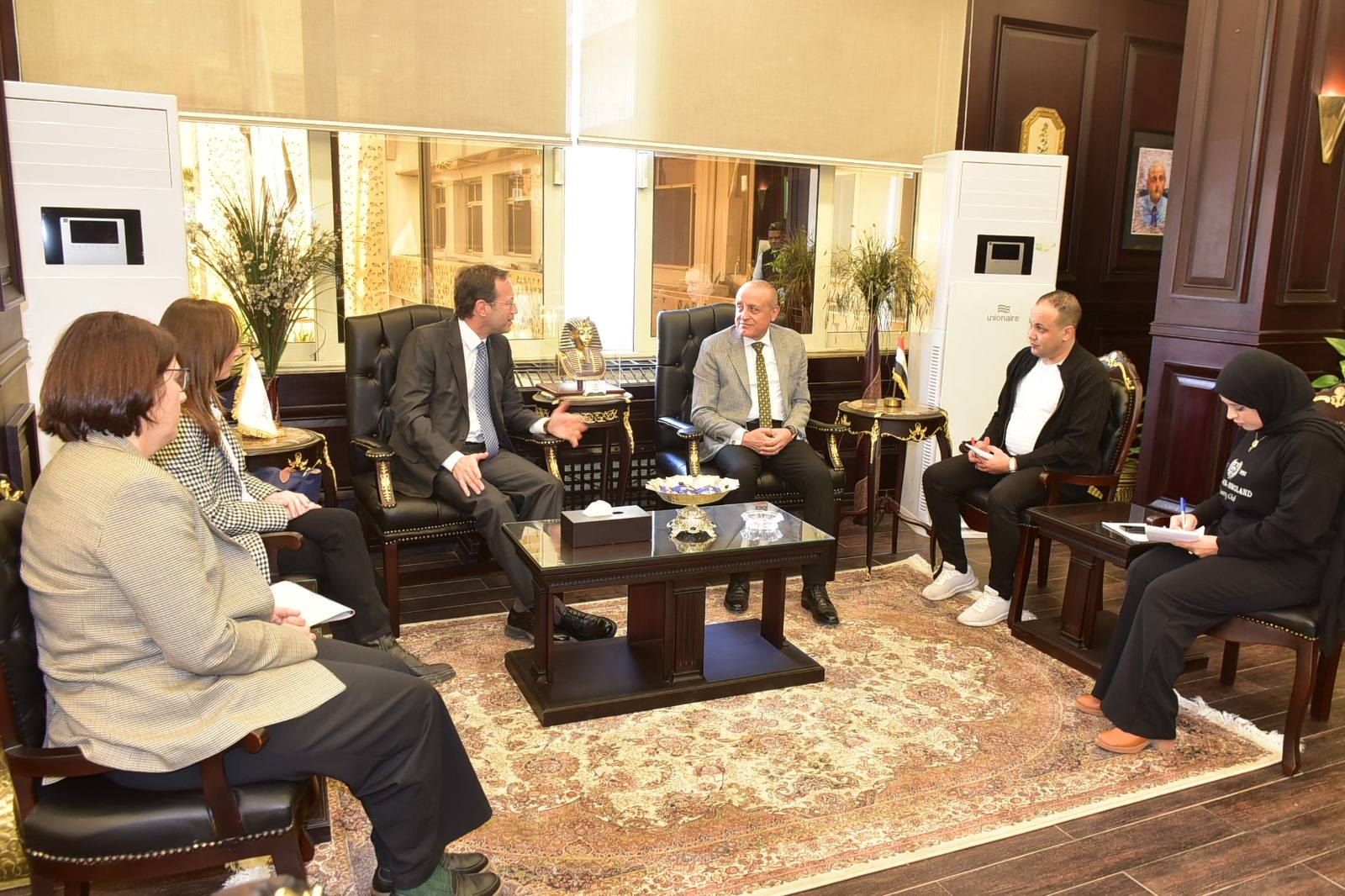 محافظ الأقصر يستقبل السفير الاسباني لبحث سبل تعزيز التعاون بين الجانبين