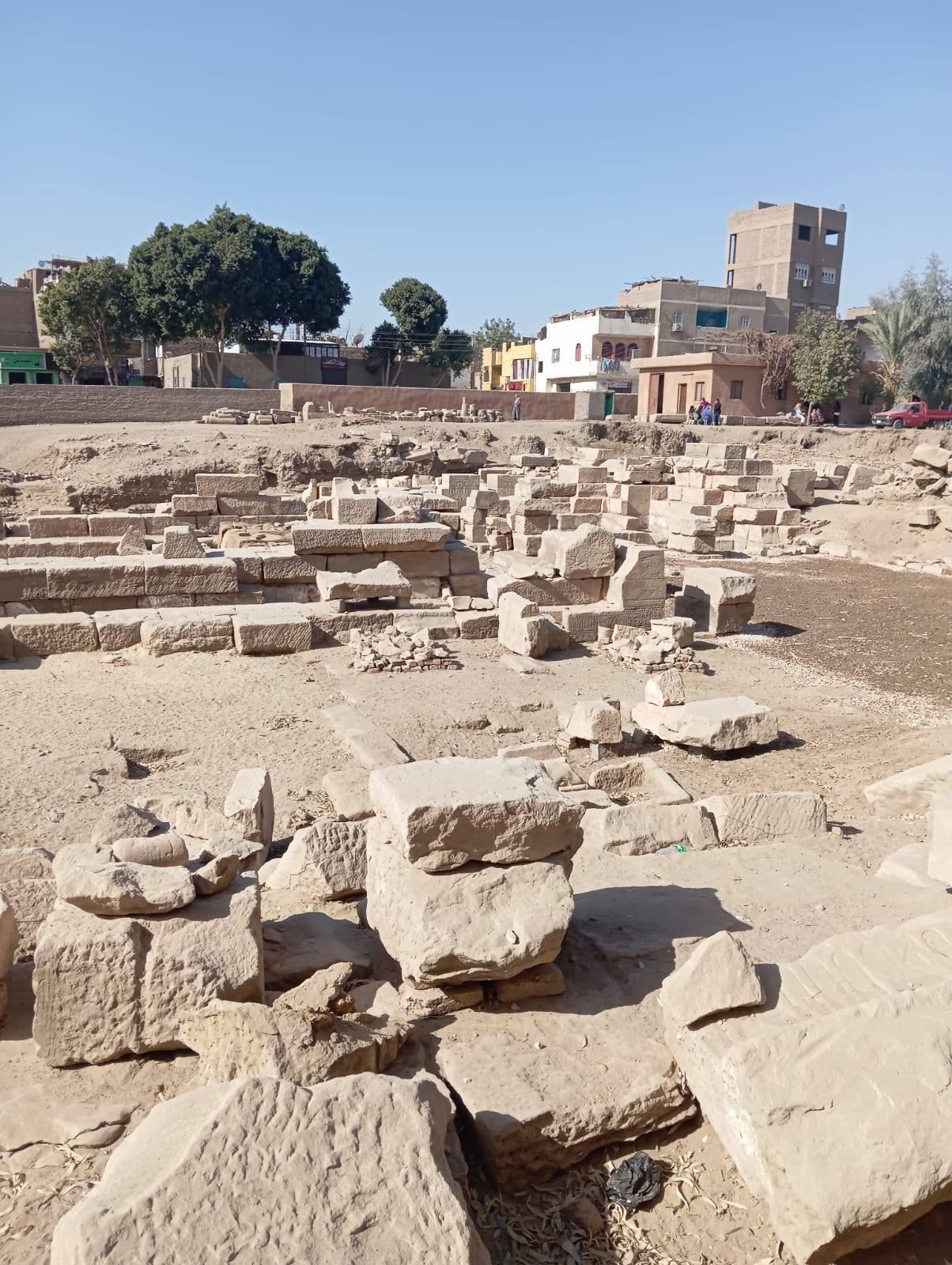 نتائج عمل البعثة الأثرية الفرنسية في رفع المخلفات داخل معبد أرمنت