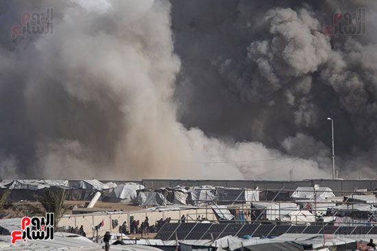 تصاعد الغبار والدخان نتيجة الغارات
