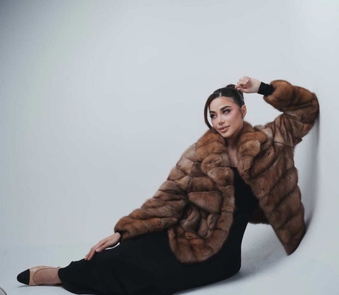 اطلالة الفنانة يارا السكرى