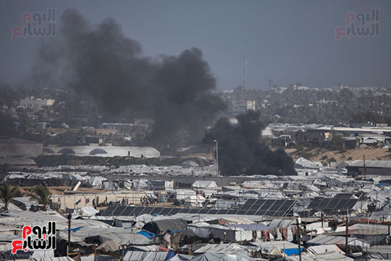 طيران الاحتلال يشن غارات على خيام النازحين
