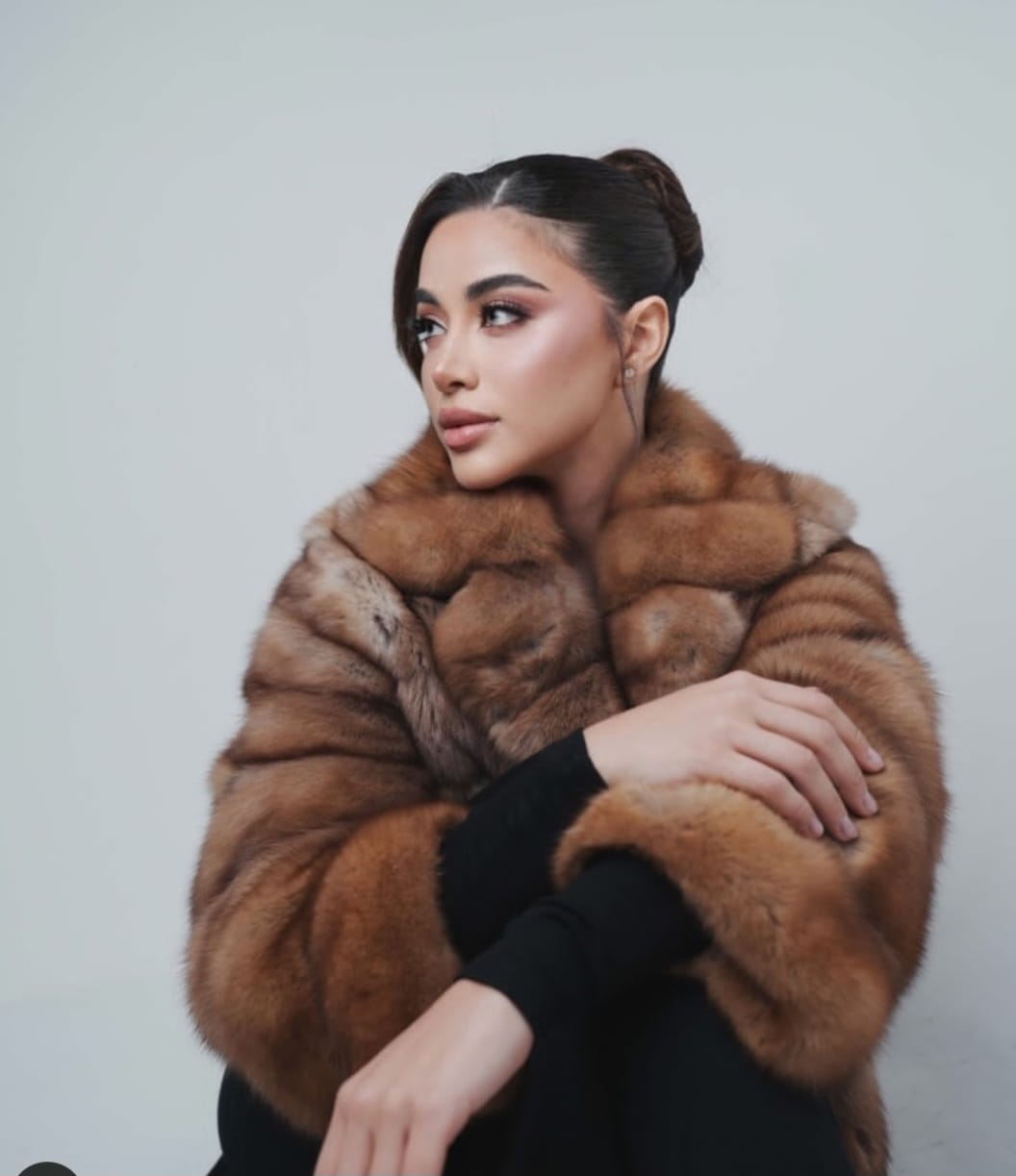 اطلالة الفنانة يارا السكري