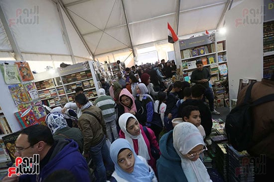 زحام في سور الأزبكية