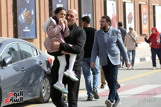 زحام شديد على بوابات معرض القاهرة الدولى للكتاب (17)