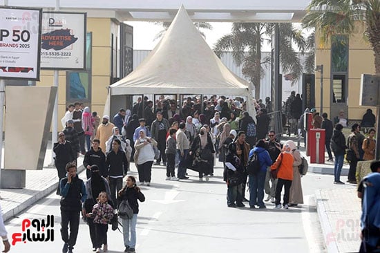 زحام شديد على بوابات معرض القاهرة الدولى للكتاب (9)