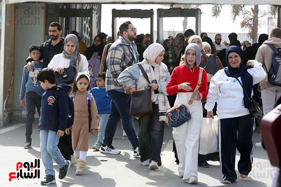 زحام شديد على بوابات معرض القاهرة الدولى للكتاب (8)