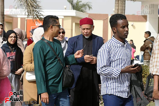 زحام شديد على بوابات معرض القاهرة الدولى للكتاب (2)