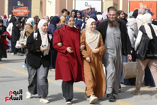 زحام شديد على بوابات معرض القاهرة الدولى للكتاب (10)