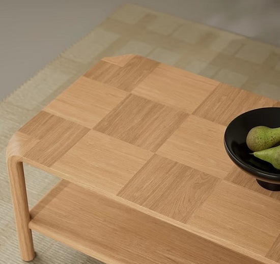 طاولة خشبية