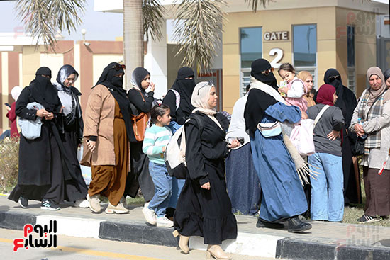 زحام شديد على بوابات معرض القاهرة الدولى للكتاب (16)