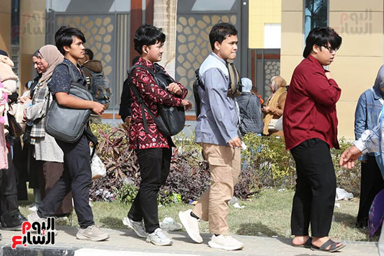 زحام شديد على بوابات معرض القاهرة الدولى للكتاب (15)