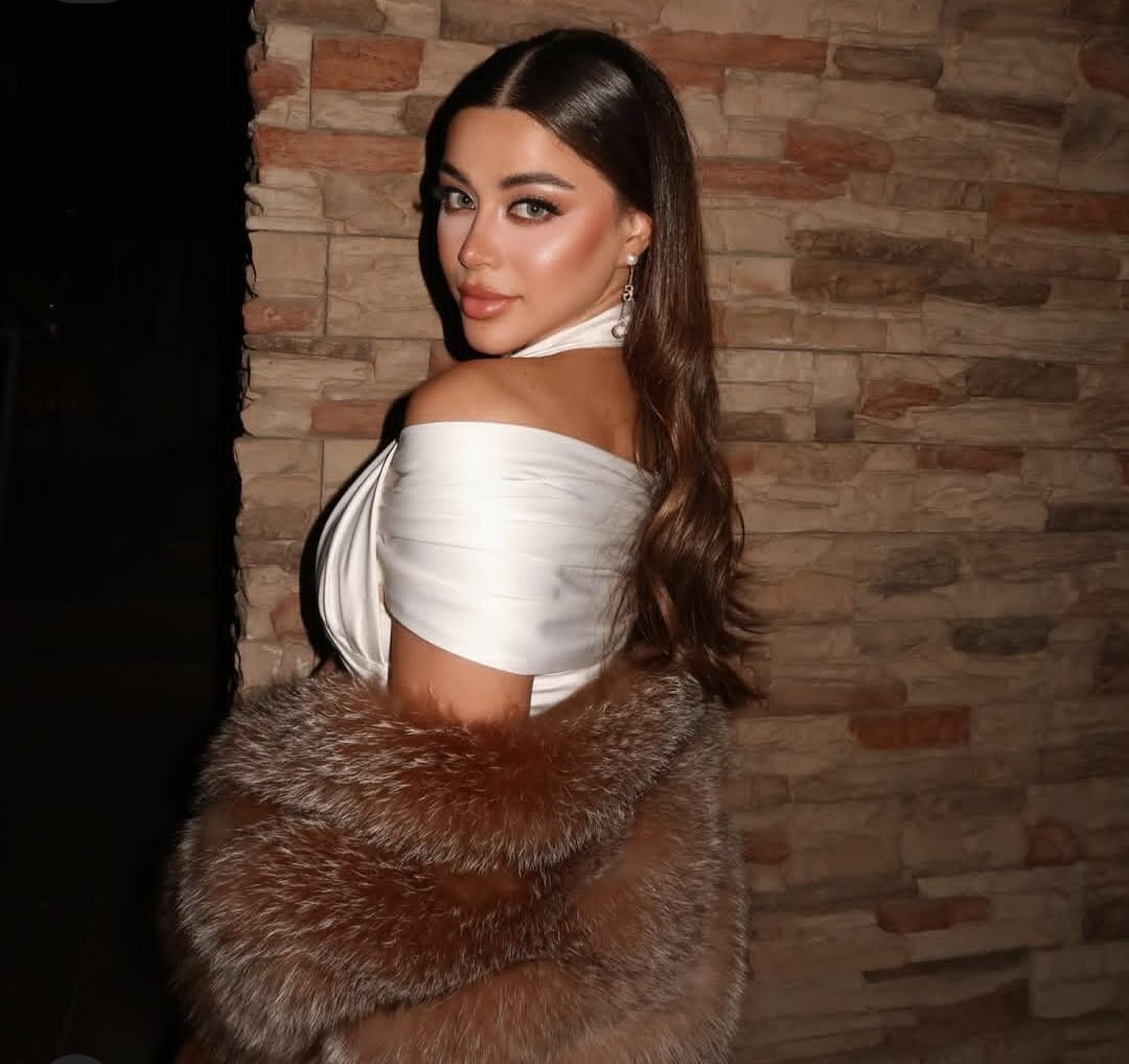 الفنانه يارا السكري