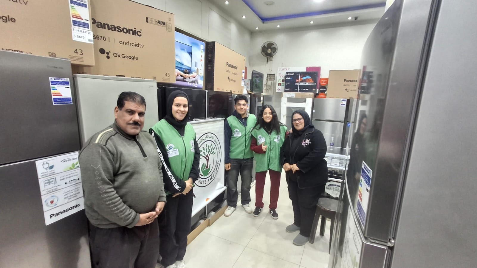 نبيل الكاتب عضو التحالف الوطني توزع أجهزة كهربائية لدعم العرائس الأيتام والأولى بالرعاية بالبحيرة (1)