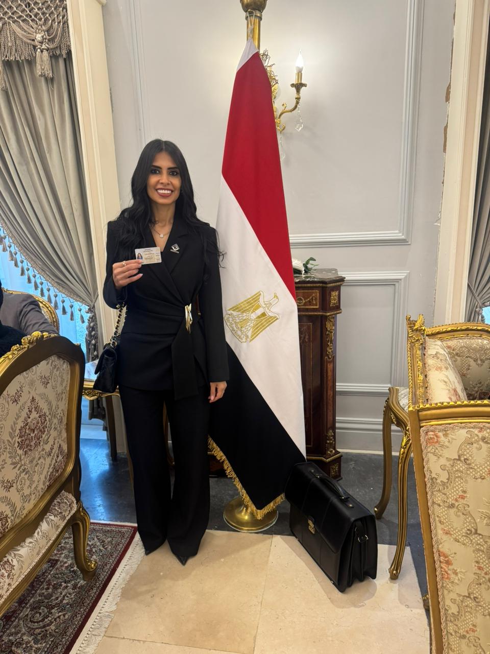 النائبة هايدي المغازي عقب استلام حقيبة المجلس النائبة هايدي المغازي عقب استلام حقيبة المجلس