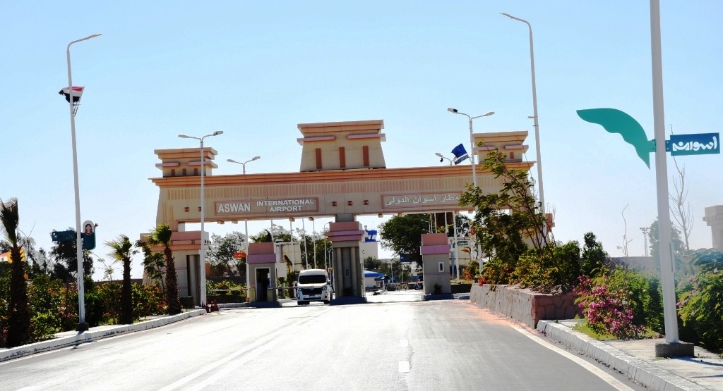 مدخل مطار أسوان