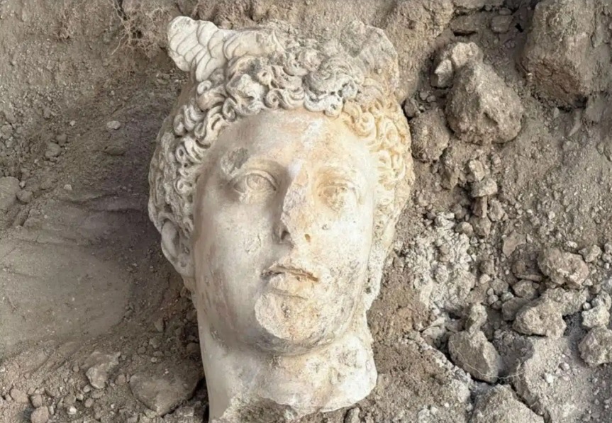 رأس تمثال رخامى للمعبود اليونانى هيرميس