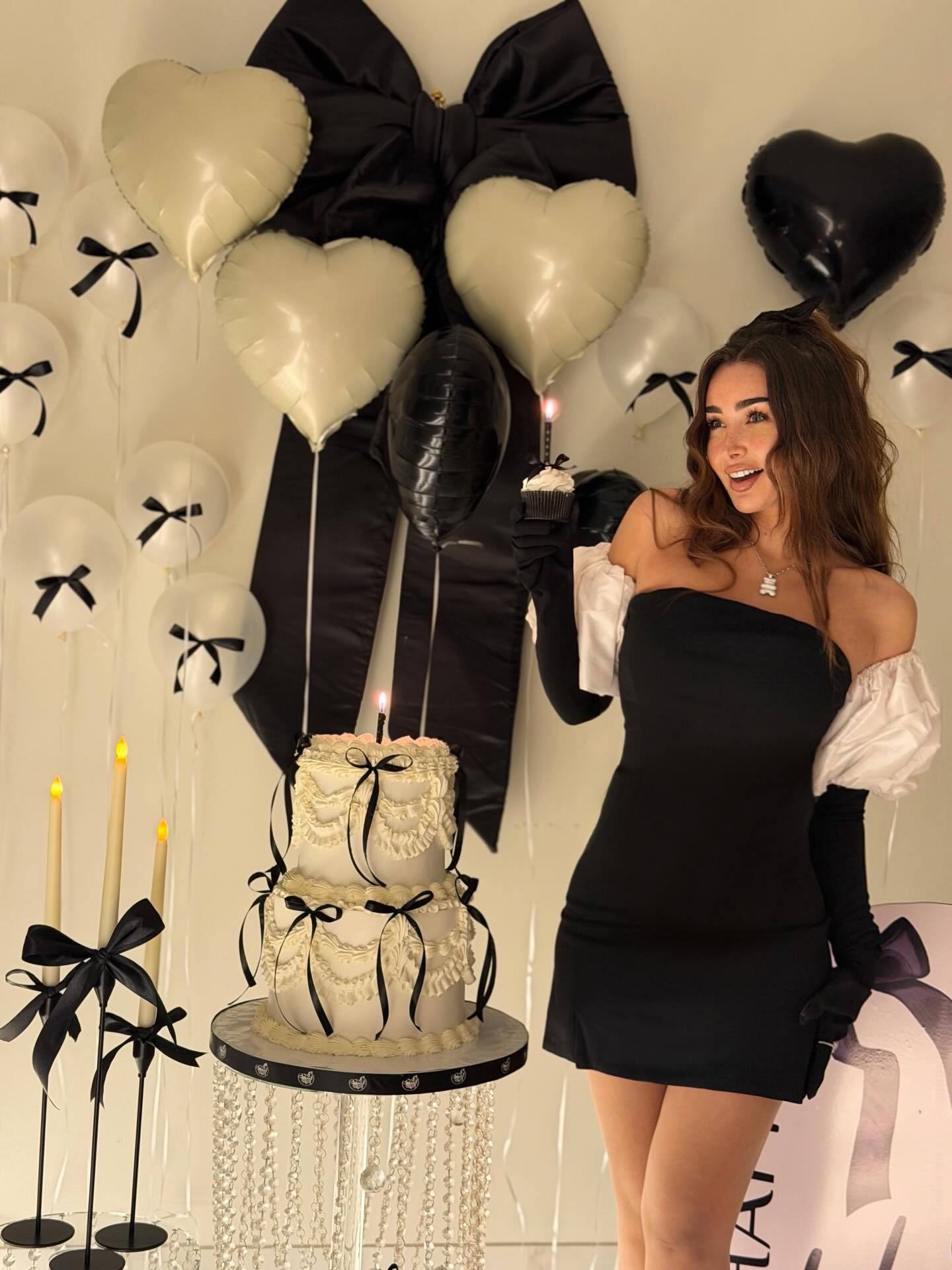 هنا الزاهد تحتفل بعيد ميلادها