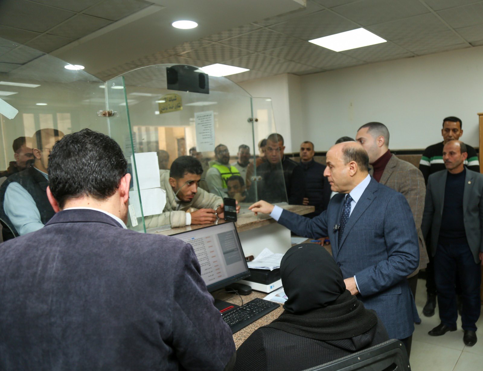 محافظ كفر الشيخ يتفقد المركز التكنولوجي لخدمة المواطنين بالديوان العام